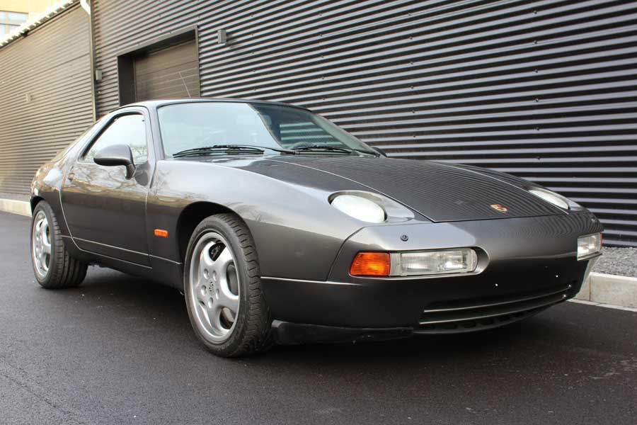 PORSCHE 928