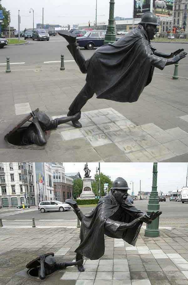 De Vaartkapoen (Policeman Being Tripped), Brussels, Belgium